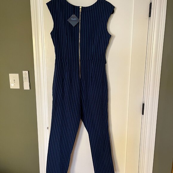 Madri Collection Crossover Front Seersucker Jumpsut - Medium - Picture 3 of 4